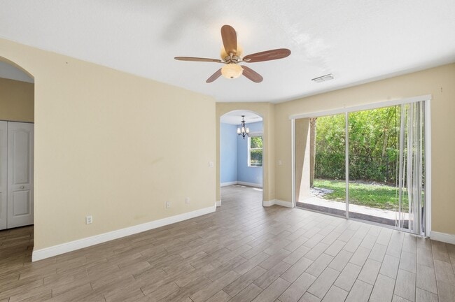 Building Photo - 1810 Seminole Palms Dr