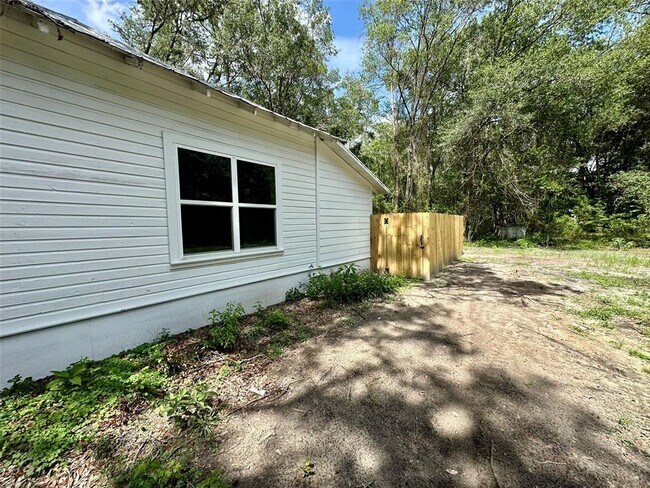 Building Photo - 13647 NE 141st Dr