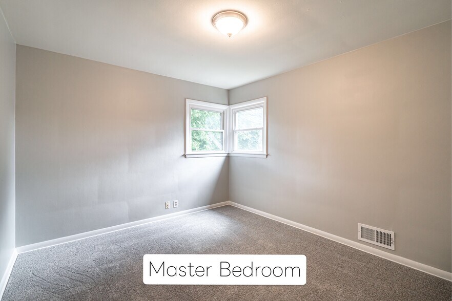 1st Bed 1_New Carpet - 3558 N Cramer St