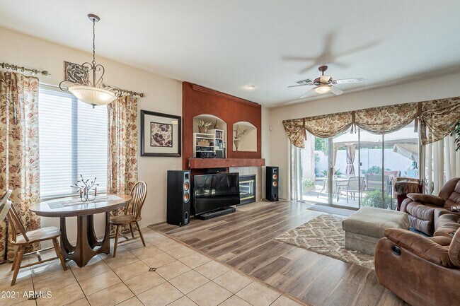 Building Photo - Charming single level 4 Bed home in Peoria !!