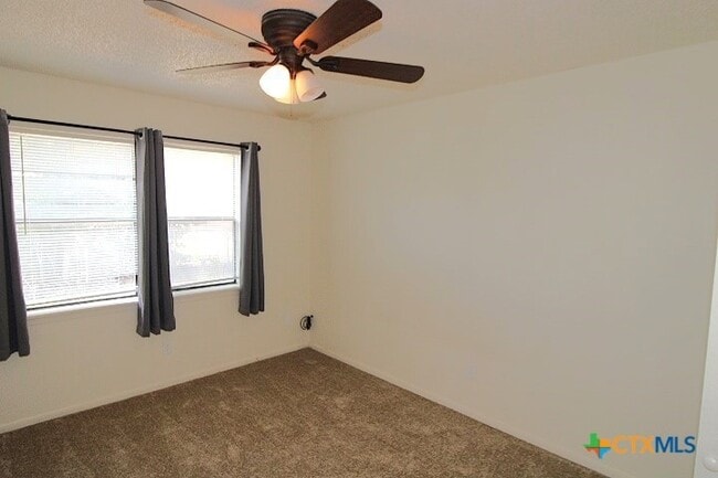 Building Photo - 604 Traci Dr