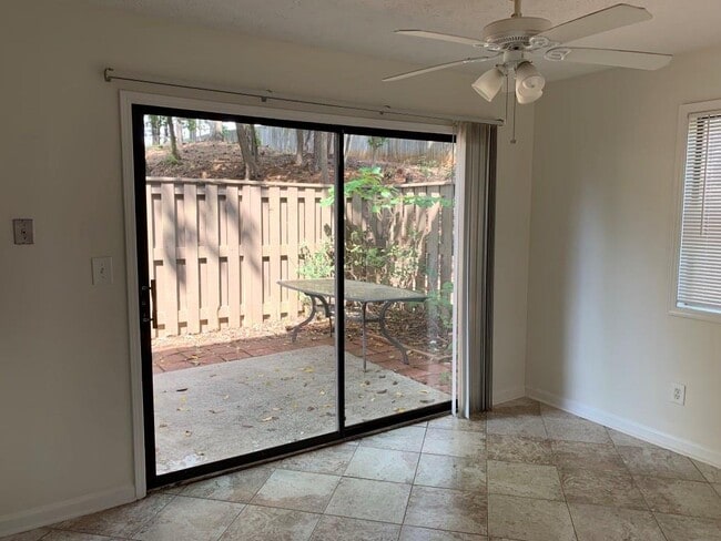 Building Photo - 2004 Parkaire Crossing