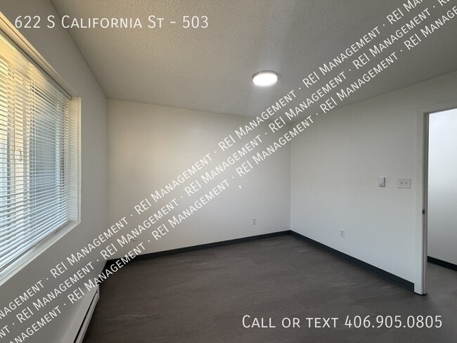 Building Photo - 622 S California St