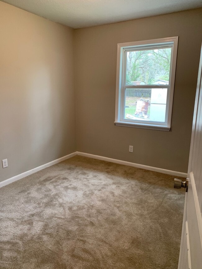Building Photo - *NEWLY REMODELED*