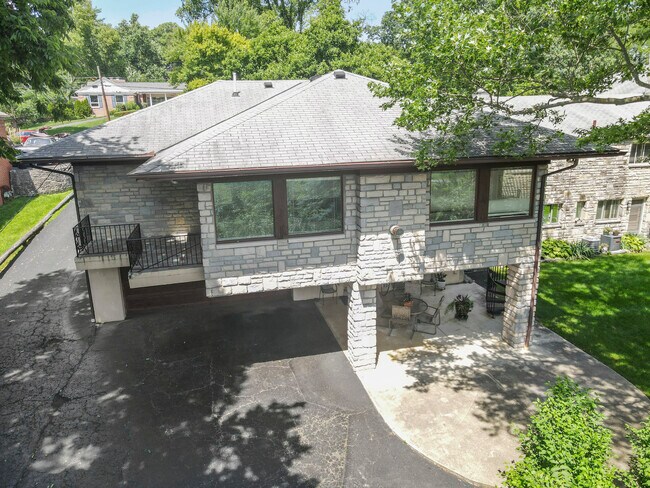 Building Photo - 2663 Charing Rd
