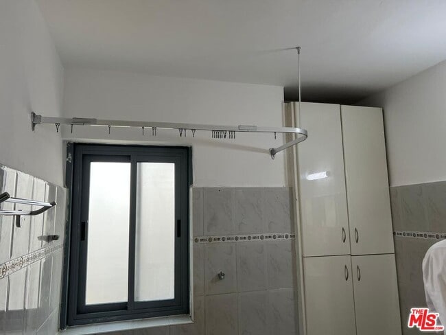 Building Photo - 10 Herzl Blvd