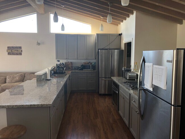 Building Photo - 6557 Del Playa Dr