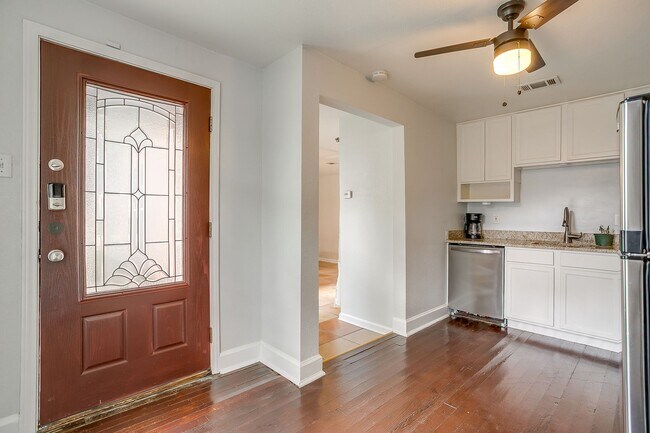 Building Photo - 3256 Greene Ave