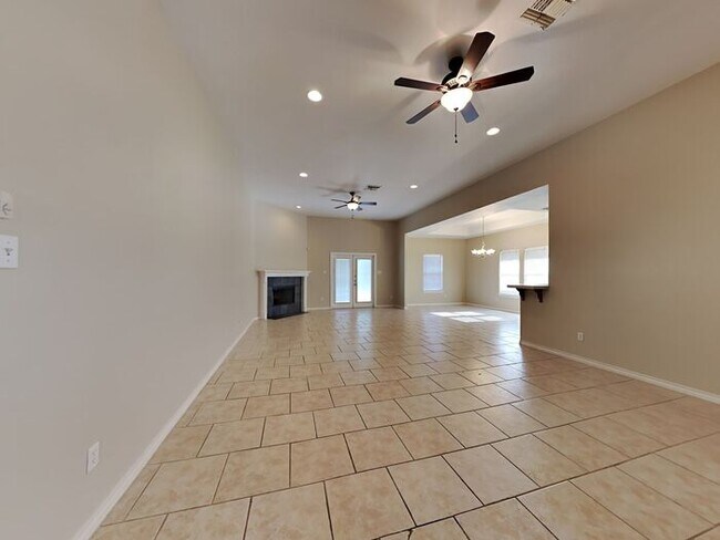 Building Photo - No Application Fees* 1 month free rent w/ ...