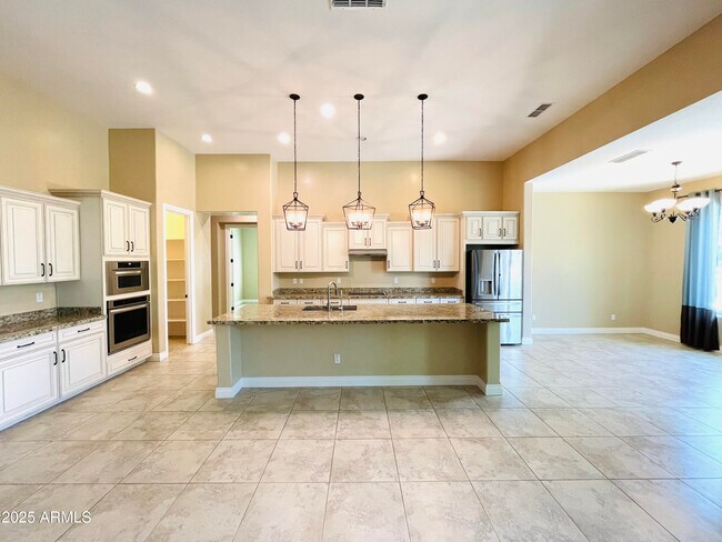 Building Photo - 3104 E Wildhorse Ct