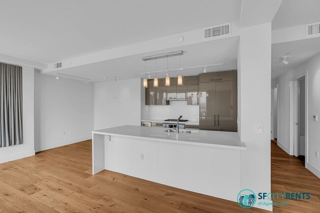 Building Photo - Pacific Heights: 10th Floor Corner Condo w/ Views, W/D in-unit, Parking & Shared Roof Deck @ The ...