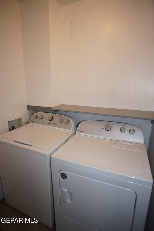 Building Photo - 4433 N Stanton St