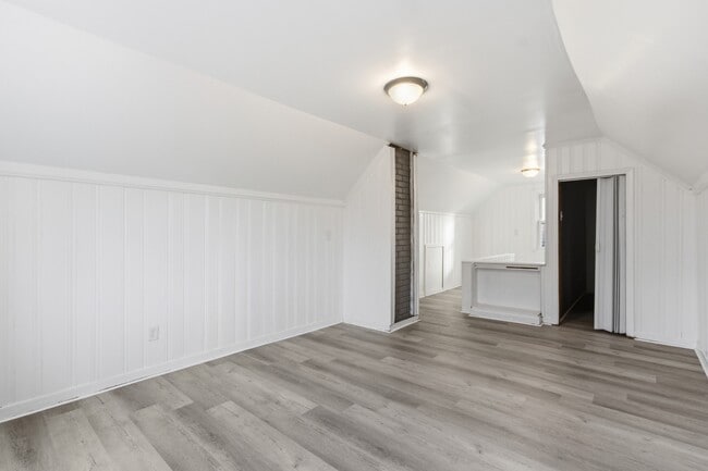 Building Photo - 9614 Schaefer Hwy