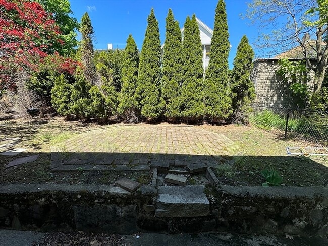 Building Photo - 72 S Crescent Circuit