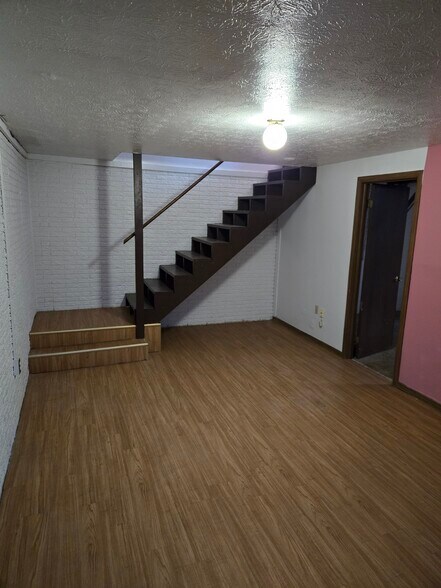 Basement finished room - 5645 Chatford Dr