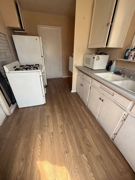 Building Photo - 4008 W Commonwealth Ave