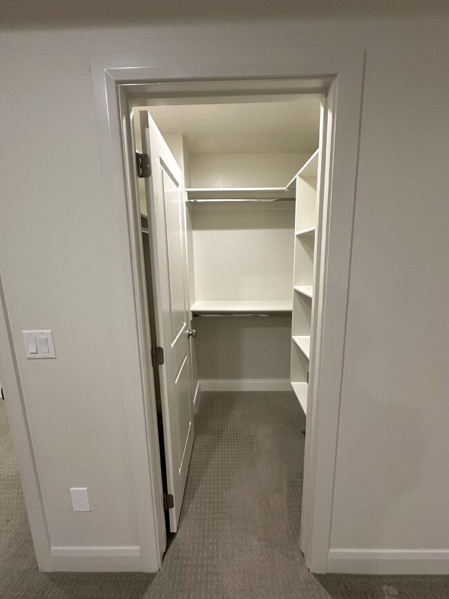 Building Photo - “St. George, Aspen Estates: 5 spacious beds, 2.5 baths, and a stunning 2,852 sq ft of beautifully...