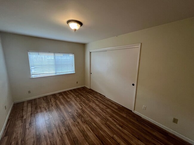 Building Photo - 870 Firefox Dr