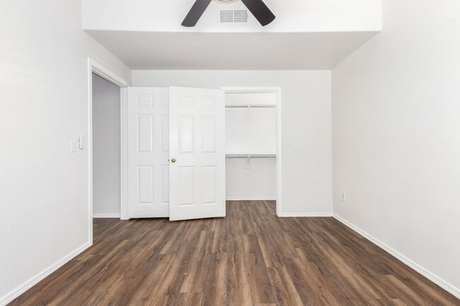 Building Photo - North Scottsdale Large 3 bed condo with attached 2 car garage, 1st floor unit