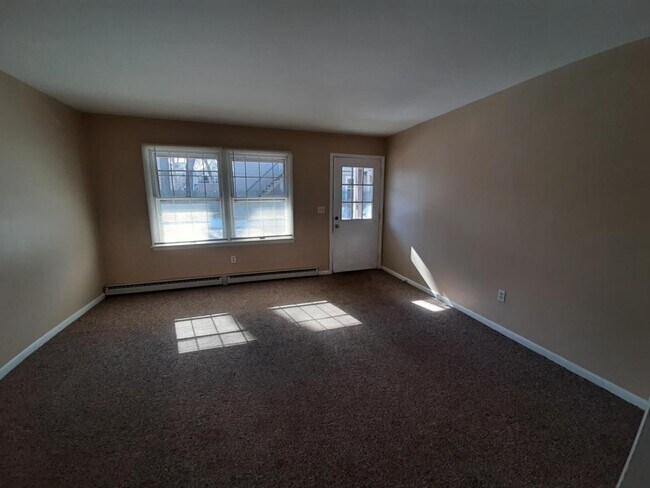 Building Photo - 157 Main Street, Unit B