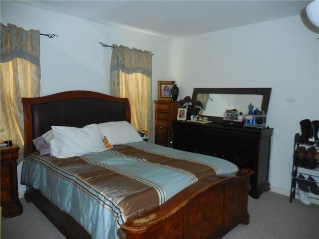 Building Photo - 17 Lake Ave