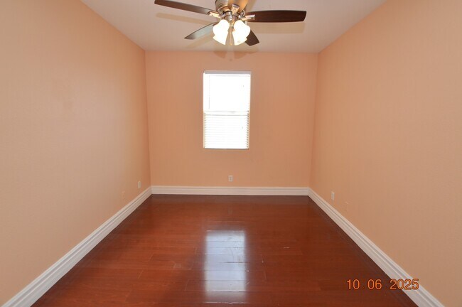 Building Photo - 638 Harvester Course Dr