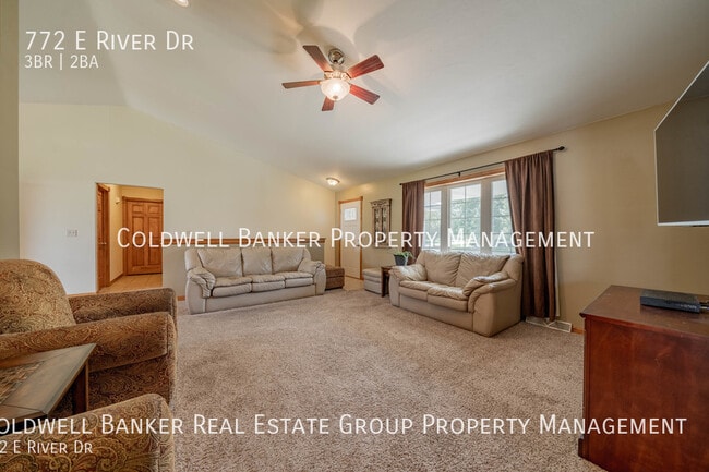 Building Photo - 772 E River Dr