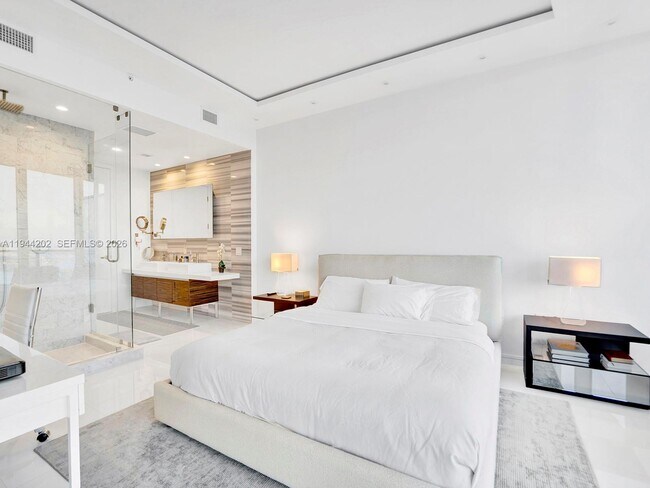 Building Photo - 1100 Biscayne Blvd