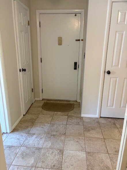 Building Photo - 188 Long Hill Dr