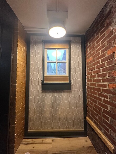 Building Photo - 415 S James St