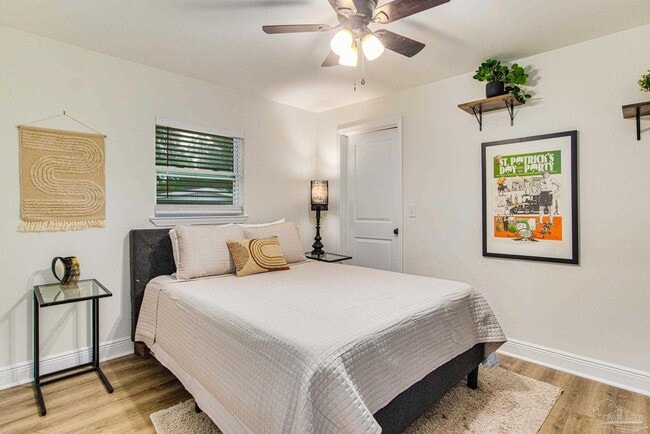 Building Photo - 814 W Gonzalez St