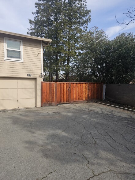 Front entrance - 1842 Lynwood Dr