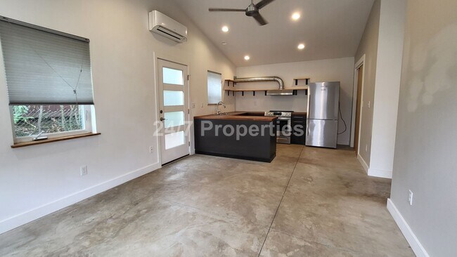 Building Photo - 2025-9415MF