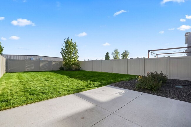 Building Photo - Beautiful SE Boise Home 4bd/2.5ba 1800+ SF