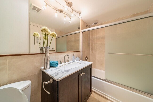 Building Photo - 139 Morris St