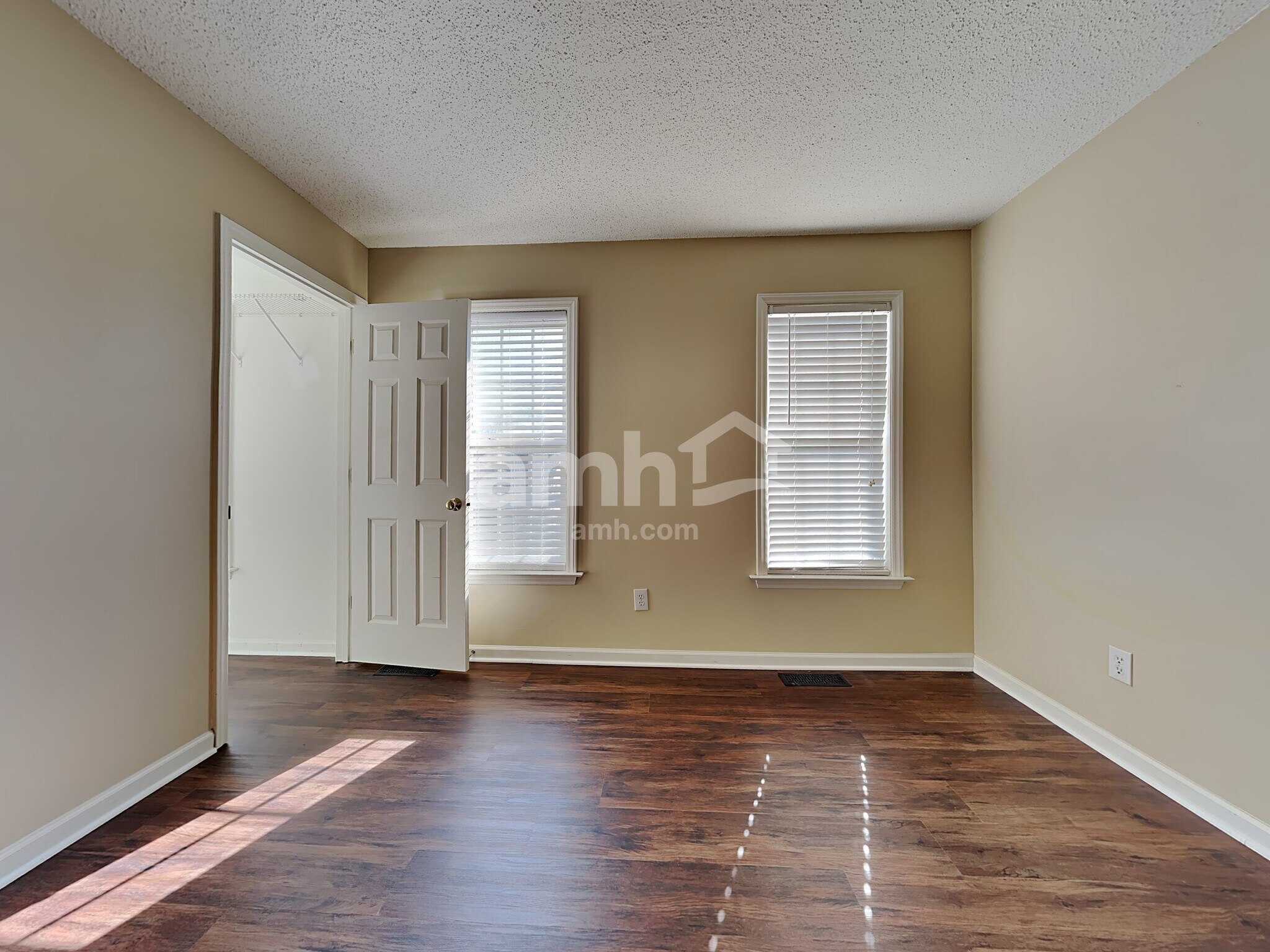 Building Photo - 5535 Bridgegate Dr