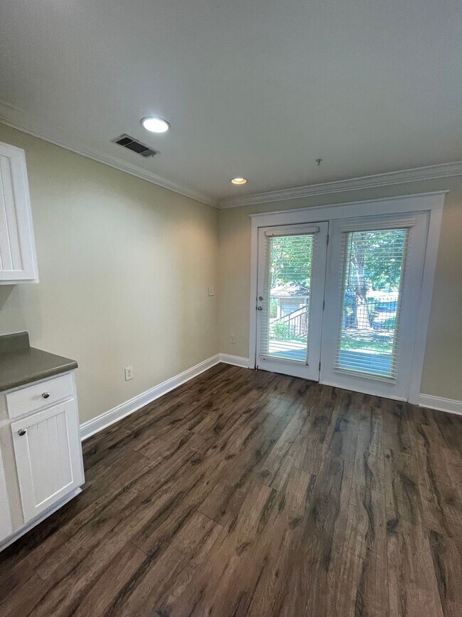 Building Photo - 02-101 Bosilca