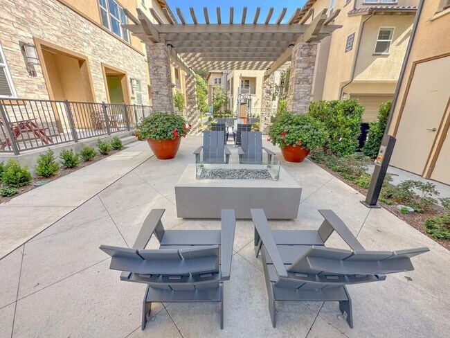 Building Photo - 49 Sanctuary Ln