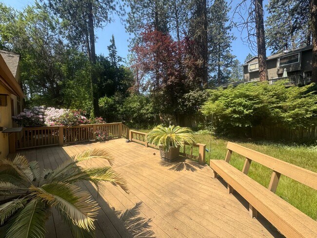 Building Photo - Charming 3 Bed, 3 Bath Home in Spokane Val...
