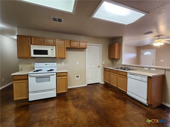 Building Photo - 1013 Misty Acres Dr