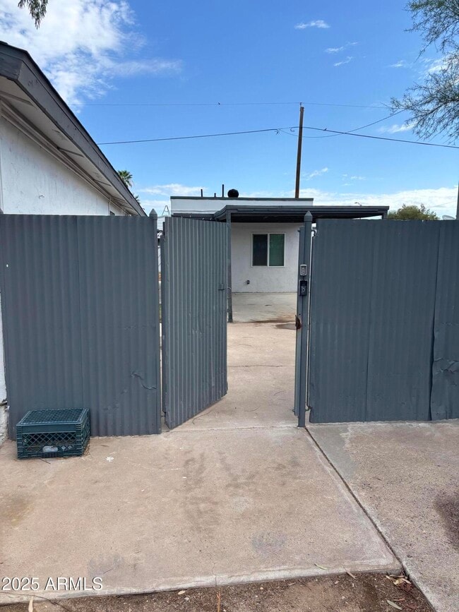 Building Photo - 2618 E Sandra Terrace