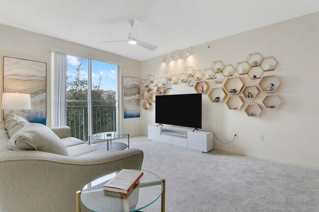 Building Photo - 630 S Sapodilla Ave