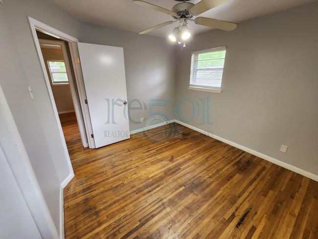 Building Photo - Wonderful 3BR/1.5BA Just a few blocks away...