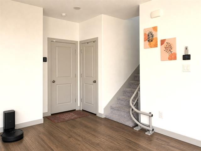 Building Photo - 212 Venice Ave