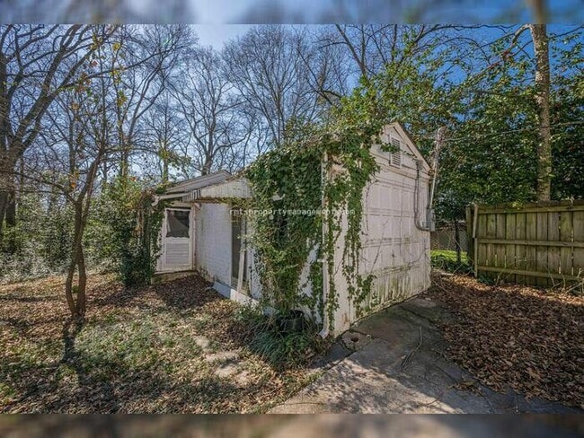 Building Photo - 1977 N Decatur Rd