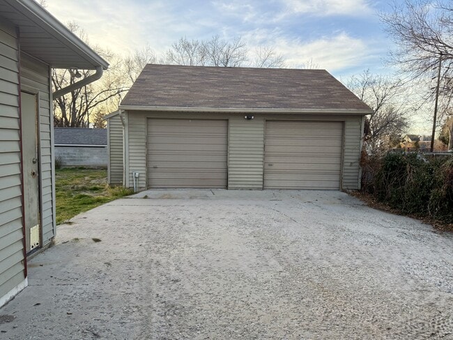 Building Photo - 8544 S 300 E