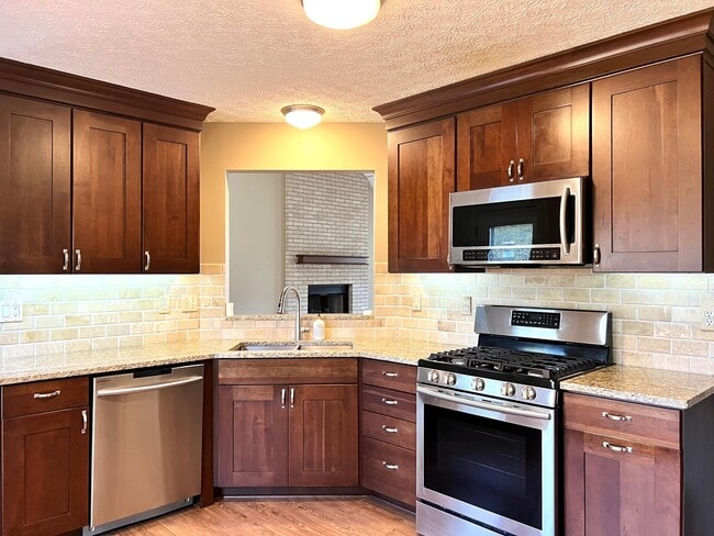 Building Photo - 1330 Pannelly Pl