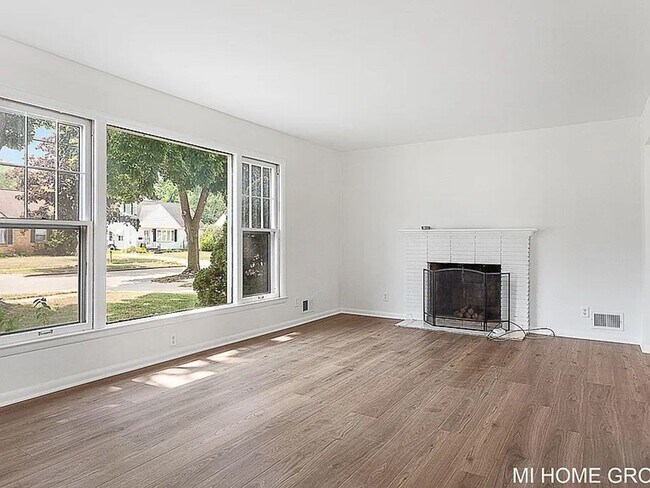 Building Photo - Lovely 3 Bedroom North East Grand Rapids
