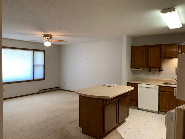 Living - 605 Clay St