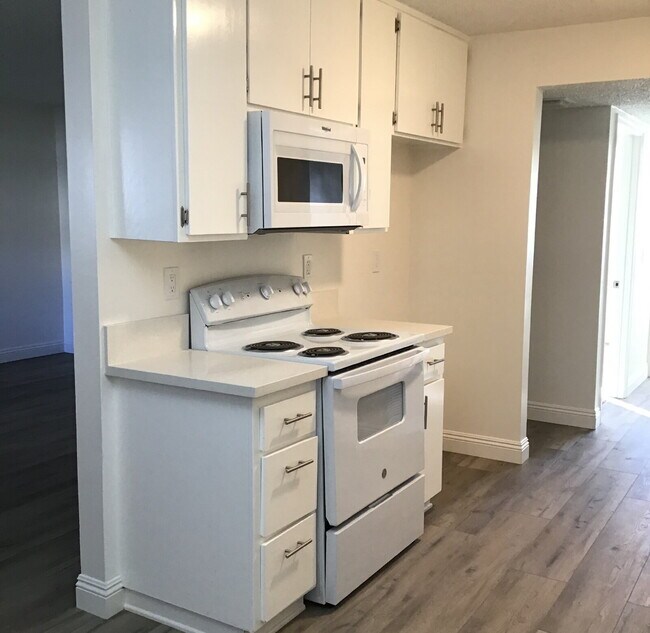 Building Photo - "Charming 1-Bedroom Retreat with Spacious Living in Lancaster – 800 Sq. Ft. of Comfort!"
